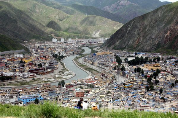 7月21日，从观景台鸟瞰玉树一角。